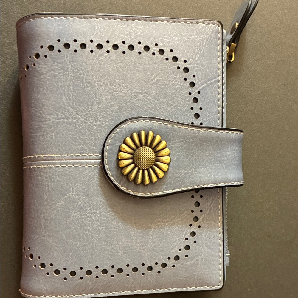 Stylish Gray Women's Wallet with Floral Detail